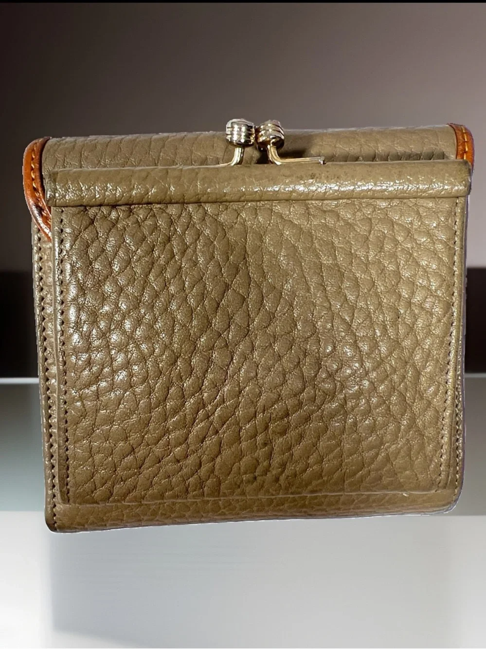 🦆 DOONEY & BOURKE AWL TRIFOLD TAUPE TAN LEATHER KISSLOCK POUCH COIN WALLET